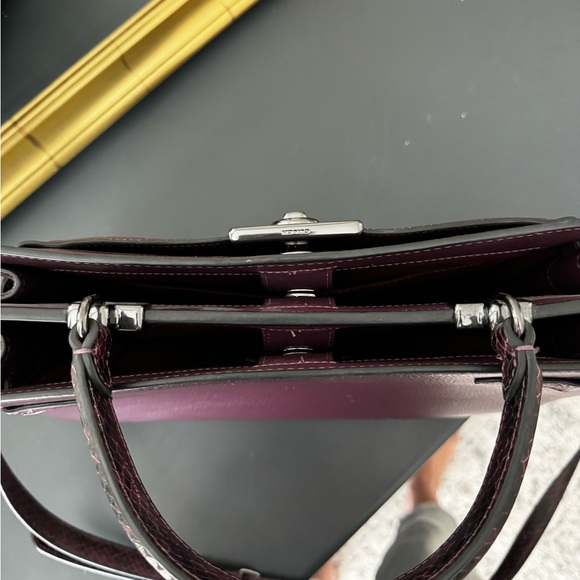 Beautiful Coach Plum Crossbody bag with snake print accents - Picture 5 of 8
